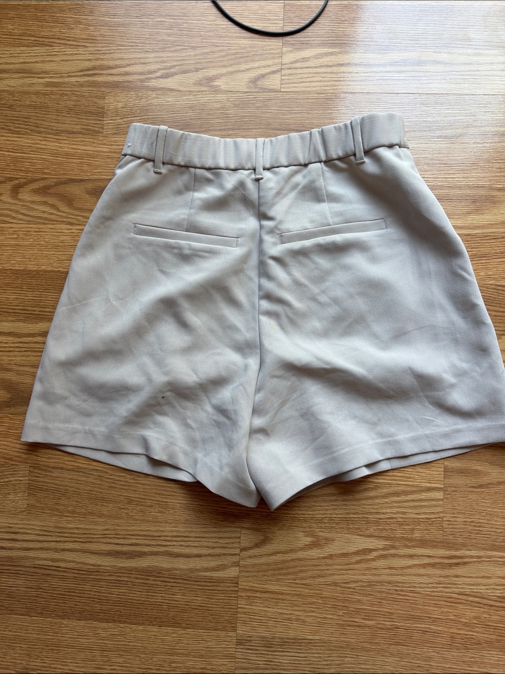 Abercrombie High Waisted Pleated Shorts - Picture 3 of 3